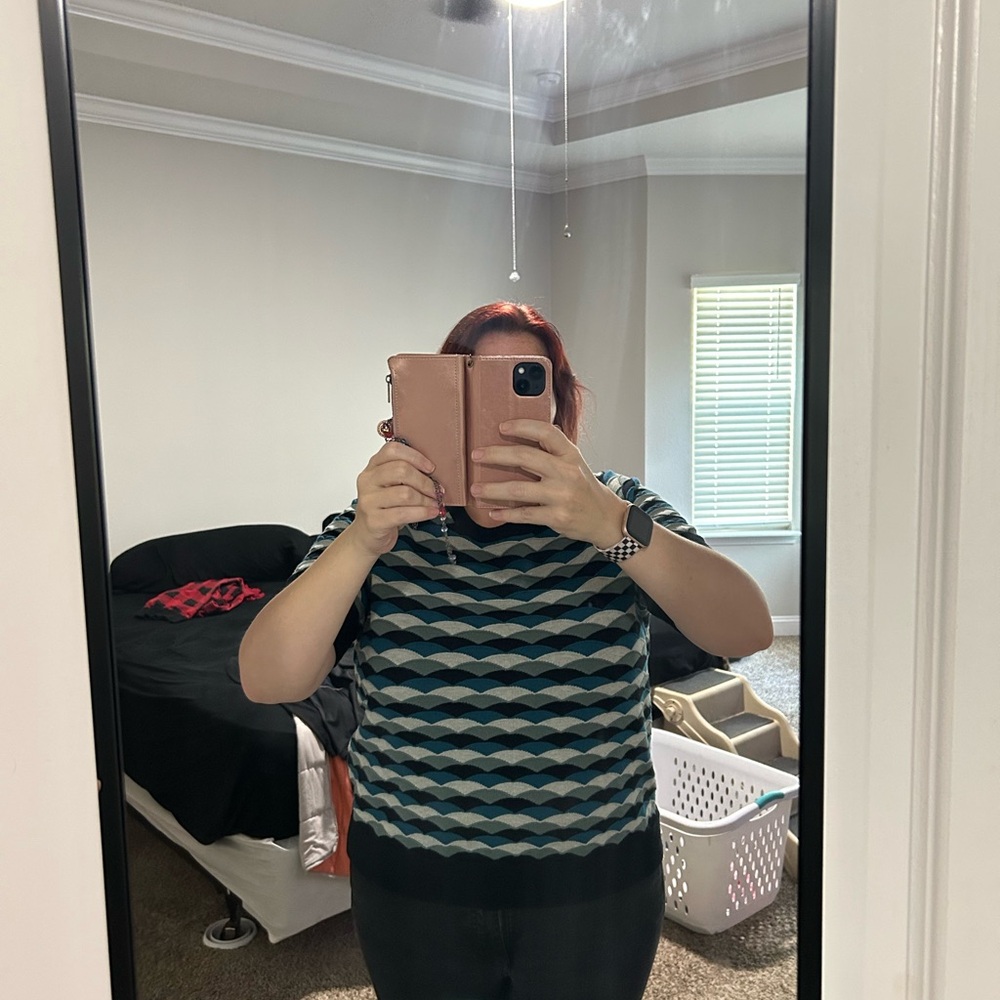 Geometric Patterned Short Sleeved Sweater
